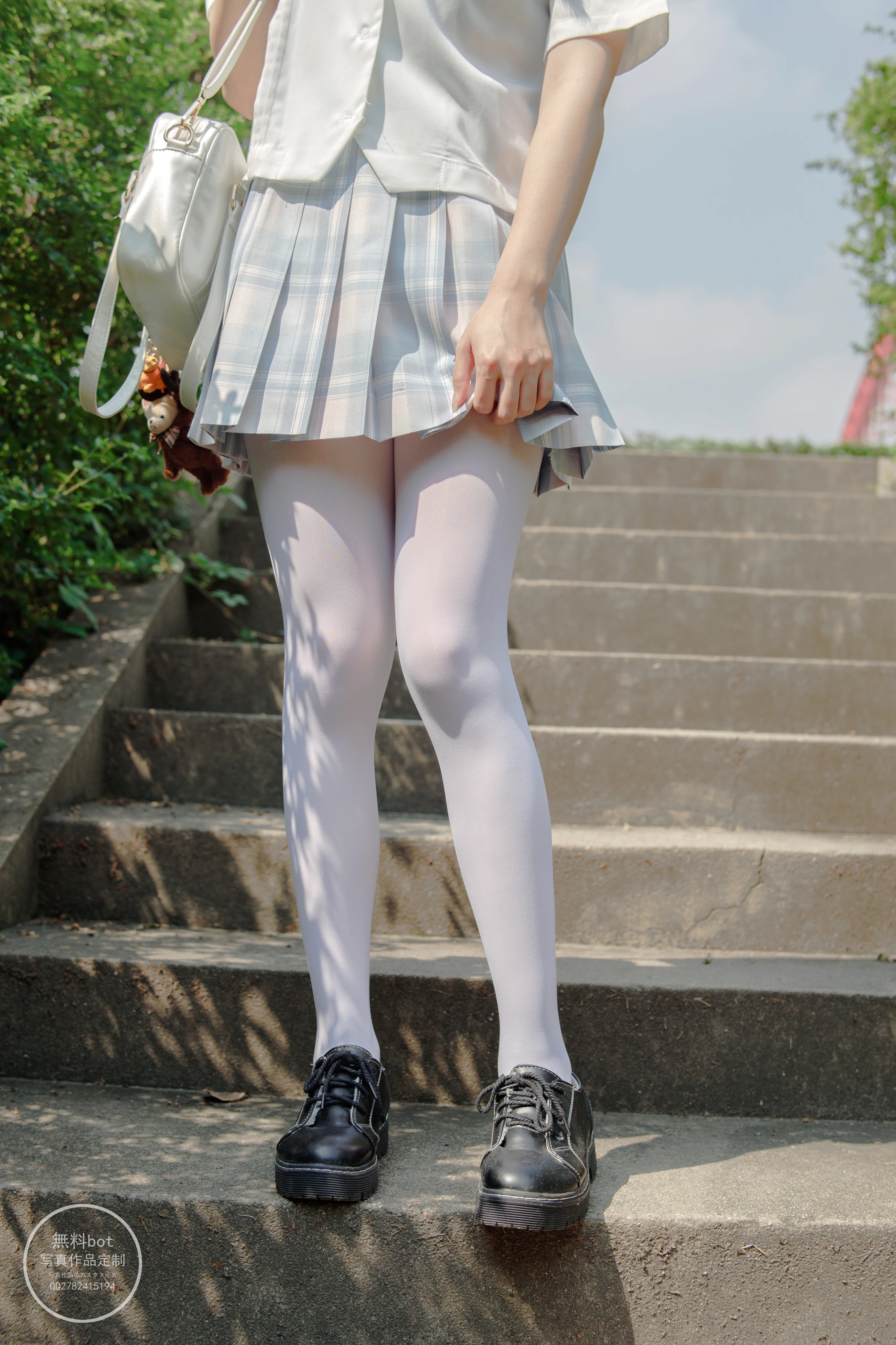 森萝财团 有料001  小兰 白丝JK制服少女 [64P]插图3